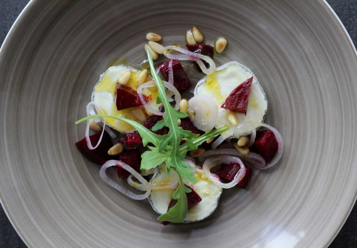 Beetroot and Smoked Cheese Salad: A Flavor That Lingers for Days - image 1
