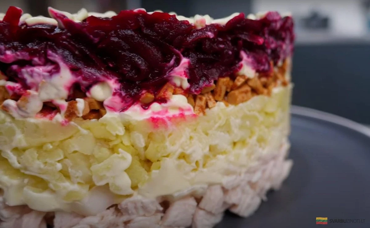 Beetroot and Smoked Cheese Salad: A Flavor That Lingers for Days