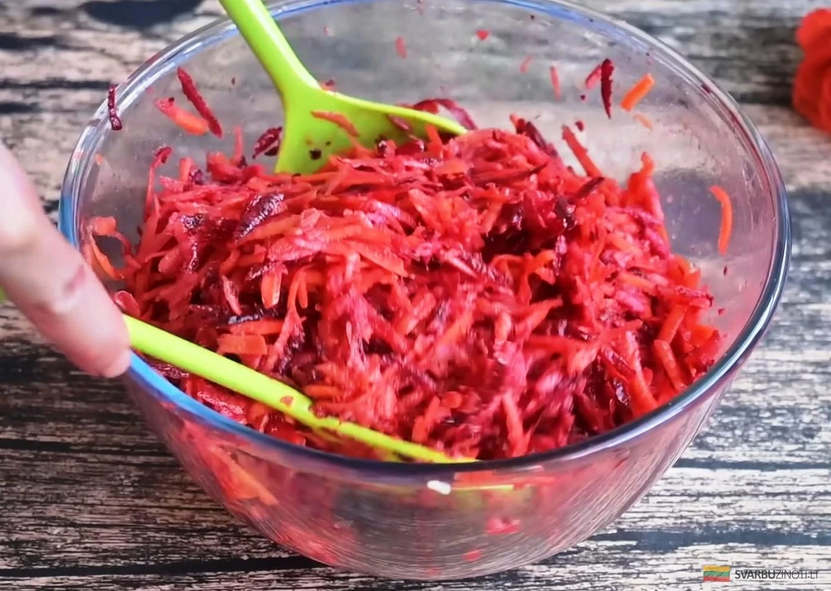 Buraki, jabłka i marchew: zdrowa sałatka, która zastąpi każdy superfood
