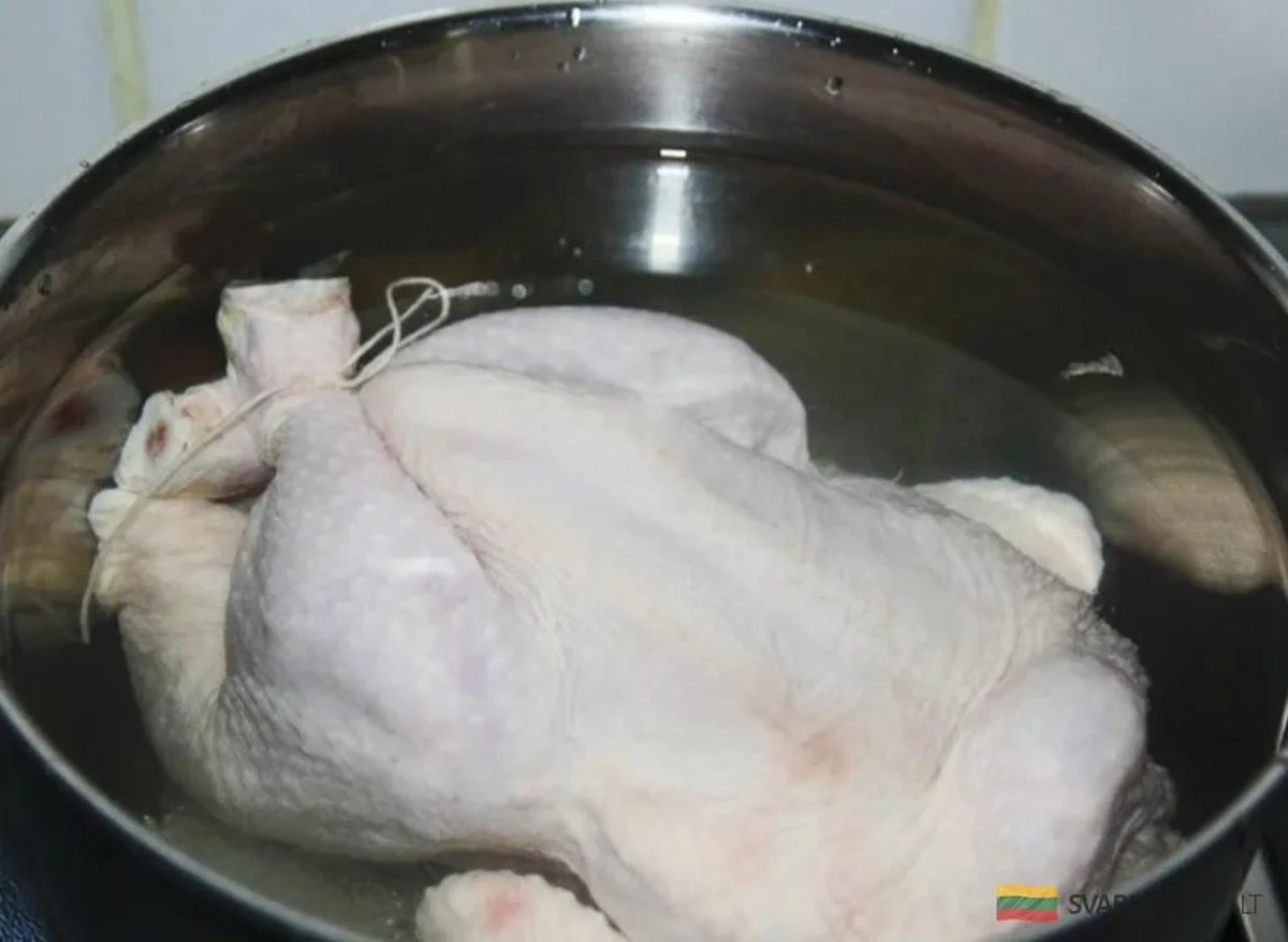 Jak oczyścić kurczaka z hormonów i antybiotyków przed gotowaniem: prosty trik gospodyni