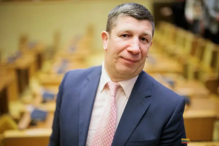 Prokuratura ujawnia: Poseł podejrzany o fałszowanie dokumentów i przywłaszczenie 2 tys. euro