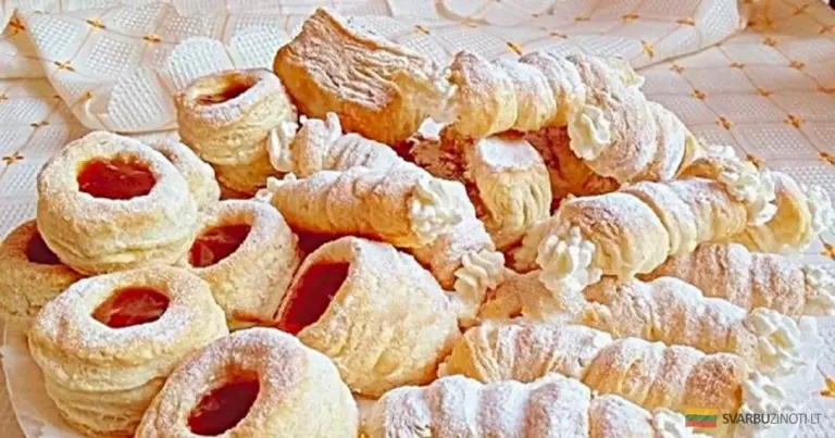 Babcia piecze: kruche ciasteczka z dżemem i rurki z waniliowym kremem, które pokochasz
