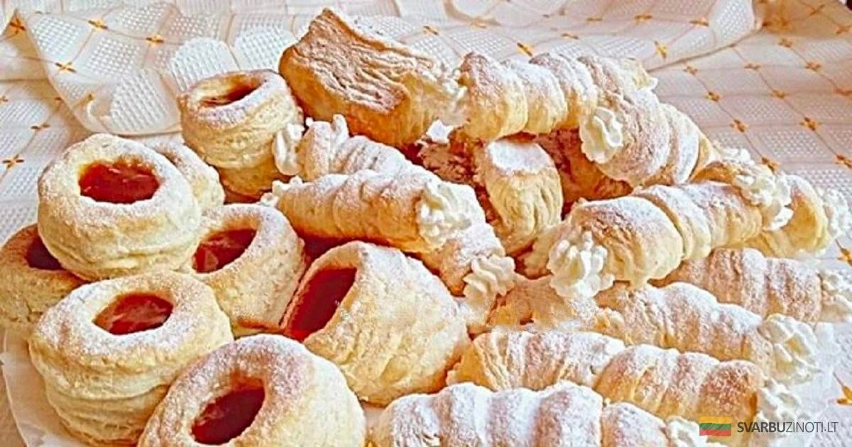 Babcia piecze: kruche ciasteczka z dżemem i rurki z waniliowym kremem, które pokochasz
