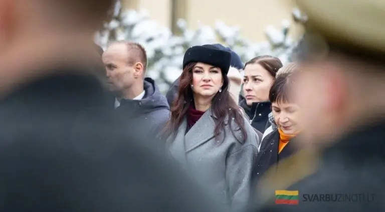 Niecodzienny widok w katedrze: Premierė Rūgienė usiadła, gdy inni klękali. Co się stało?