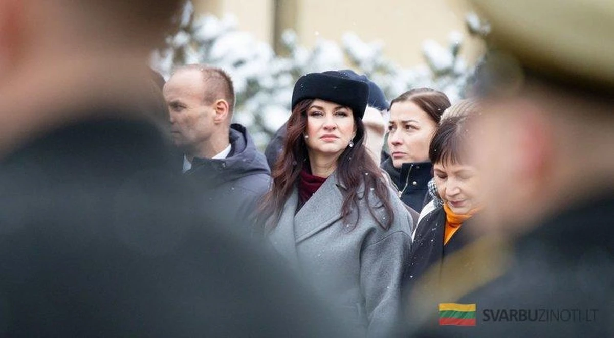 Niecodzienny widok w katedrze: Premierė Rūgienė usiadła, gdy inni klękali. Co się stało?