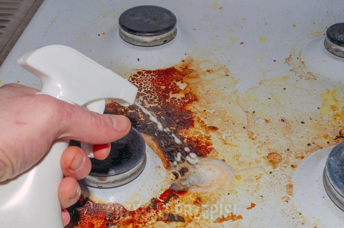 Soda oczyszczona i cytryna: Magia czystej kuchni w 5 minut - image 1