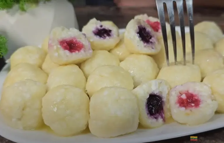 Szybkie kotleciki z twarogu: pyszne śniadanie w 15 minut!