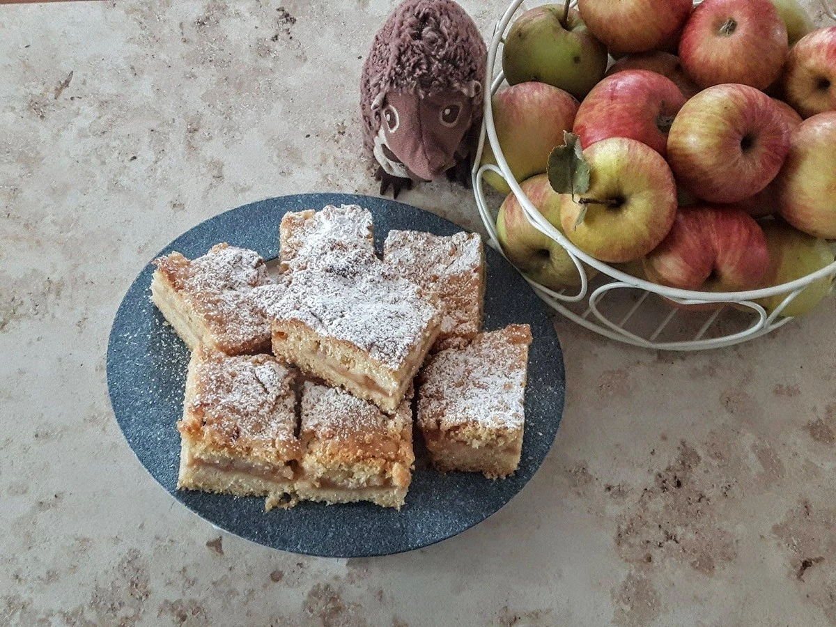 Uniwersalne ciasto, które pokochasz – dziś pieczemy je z jabłkami - image 1
