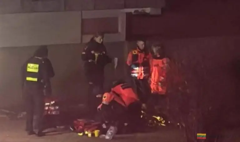 Dlaczego balkon w bloku na ósmym piętrze stał się miejscem tragedii? Zaskakujące ustalenia śledczych