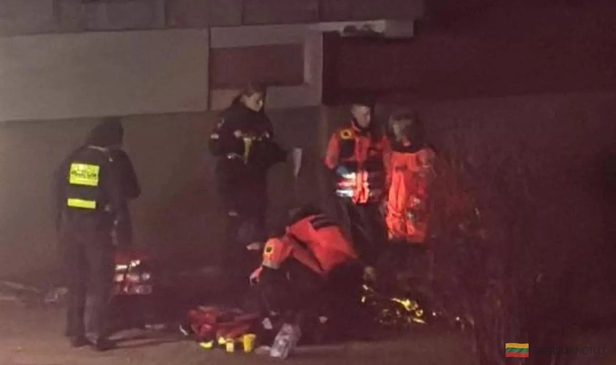 Dlaczego balkon w bloku na ósmym piętrze stał się miejscem tragedii? Zaskakujące ustalenia śledczych