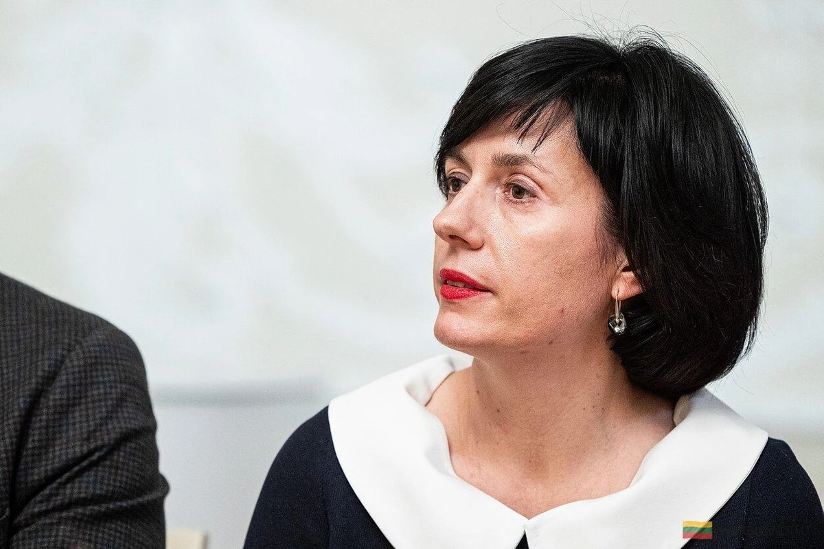 Dwie limuzyny na jednego ministra? Okazuje się, że tak to działa