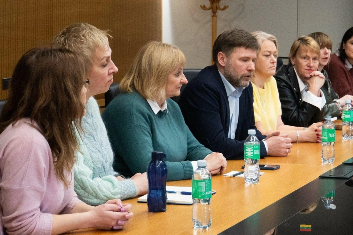 Kryzys w Gimnazjum: Nauczyciele Kontratakują po Fiasku Negocjacji z Burmistrzem