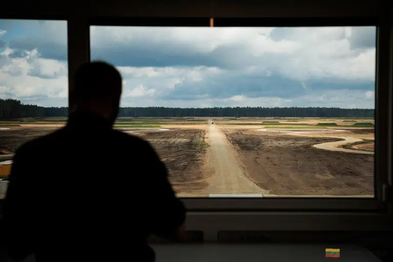 Pod lupą: Dlaczego droga do poligonu w Rūdninkach wymaga ekspertyzy za miliony?