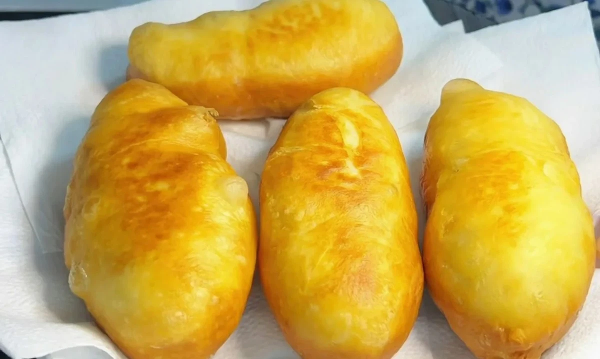Zapomnij o drożdżach: Puszyste mięsne pierożki z kefiru w 10 minut