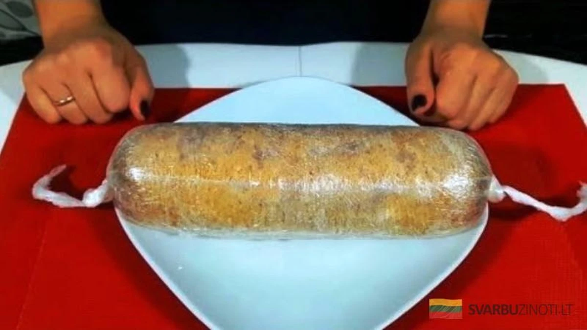 Zapomnij o sklepowych wędlinach! Domowa kiełbasa z kurczaka z 2 składników – pyszna i tania